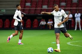 特里评切尔西队史最佳阵:阿扎尔、德罗巴、兰帕德在列.